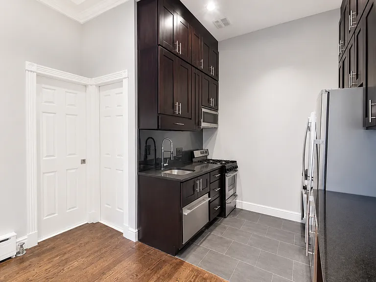 239 W 14th St #4B — Photo 2