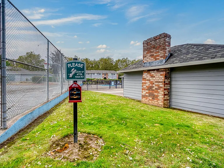 Stafford Court Apartments — Photo 22