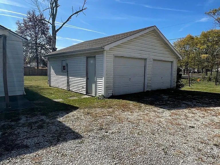 2117 N Ault Ave — Photo 11