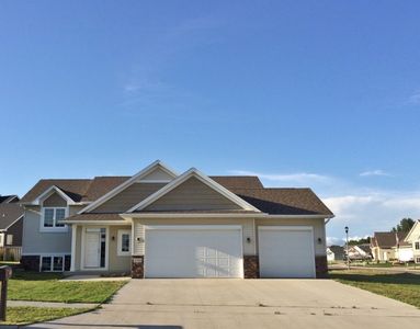2753 Heritage Dr, Minot, ND, 58703