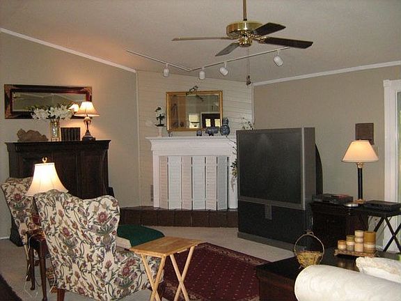 3rd image of 102 Duck Lake Dr