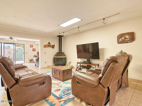 4th image of 10075 N Oro Pl