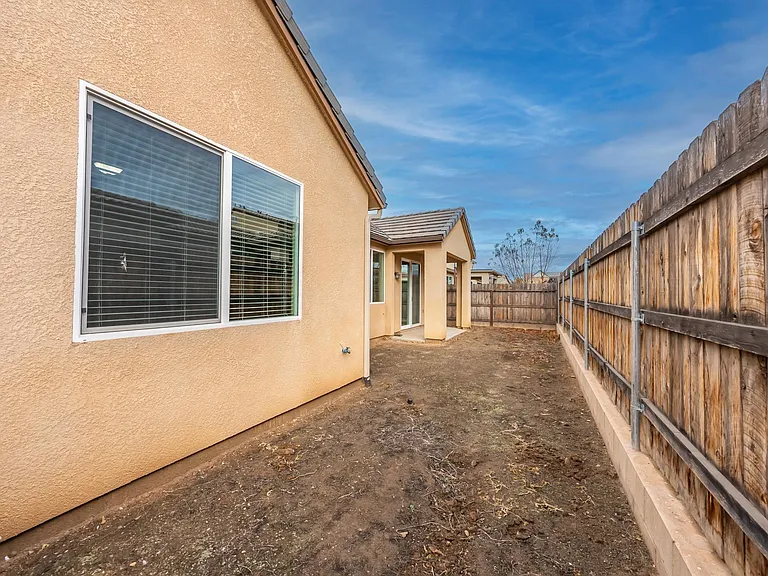 3555 Encino Ave — Photo 37
