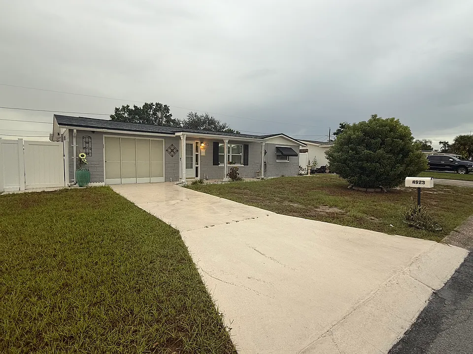 4923 Genesis Ave