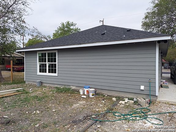 5th image of 1618 Saenz St