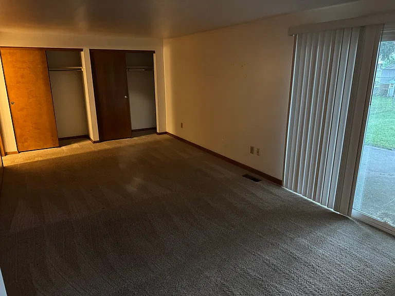 408 Lyle Dr — Photo 10