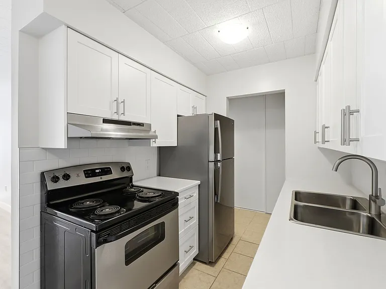 100 McFarlane Ave — Photo 15