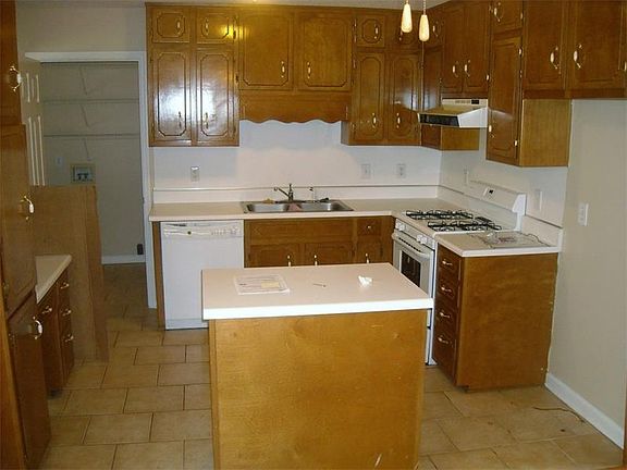 5th image of 4168 Sterling Pointe Dr