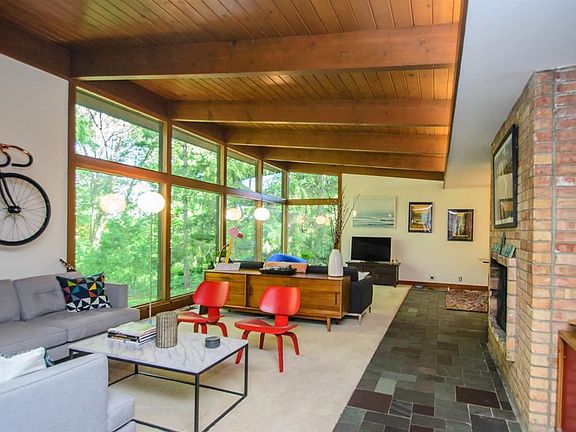 2nd image of 485 Riverview Dr