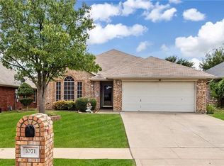 1071 Roundrock Dr, Saginaw, TX 76179