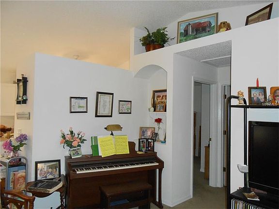 4th image of 1480 6th St
