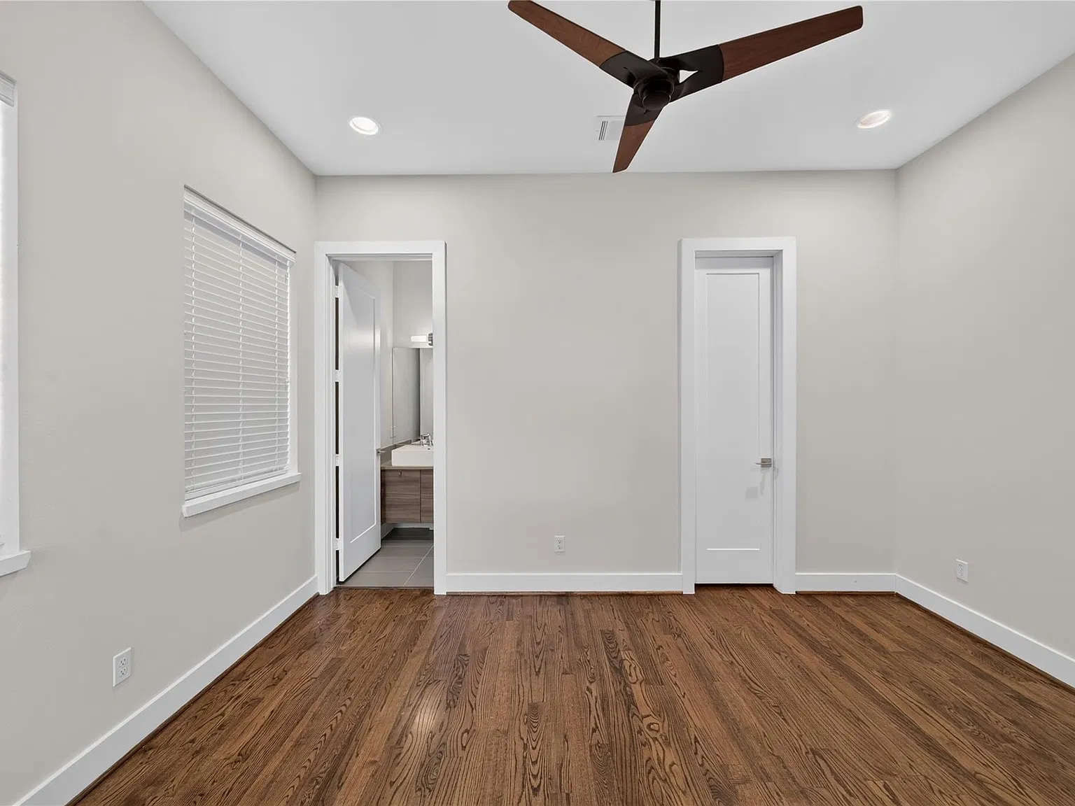 3 bed, 3.5 bath, 1970 sqft, $2,750 — Photo 4