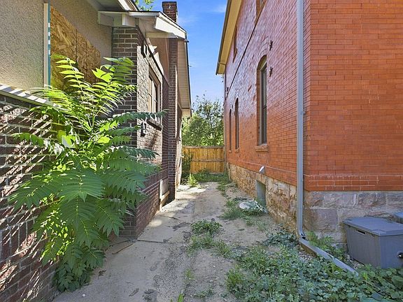 5th image of 1445 Saint Paul St