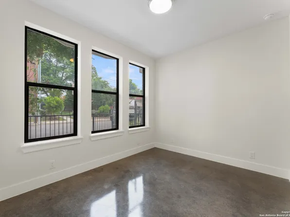 135 N SWISS, San Antonio, TX 78202