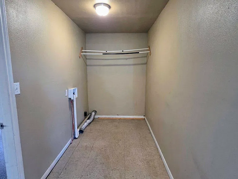 1319 Sycamore St — Photo 17