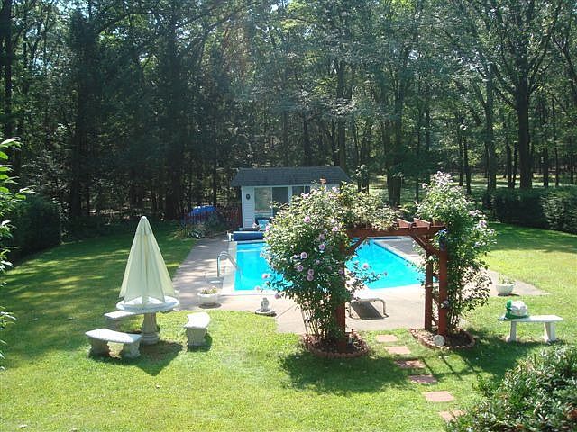 Gorgeous back yard backed up to 4000 acres of town water shed property! 
