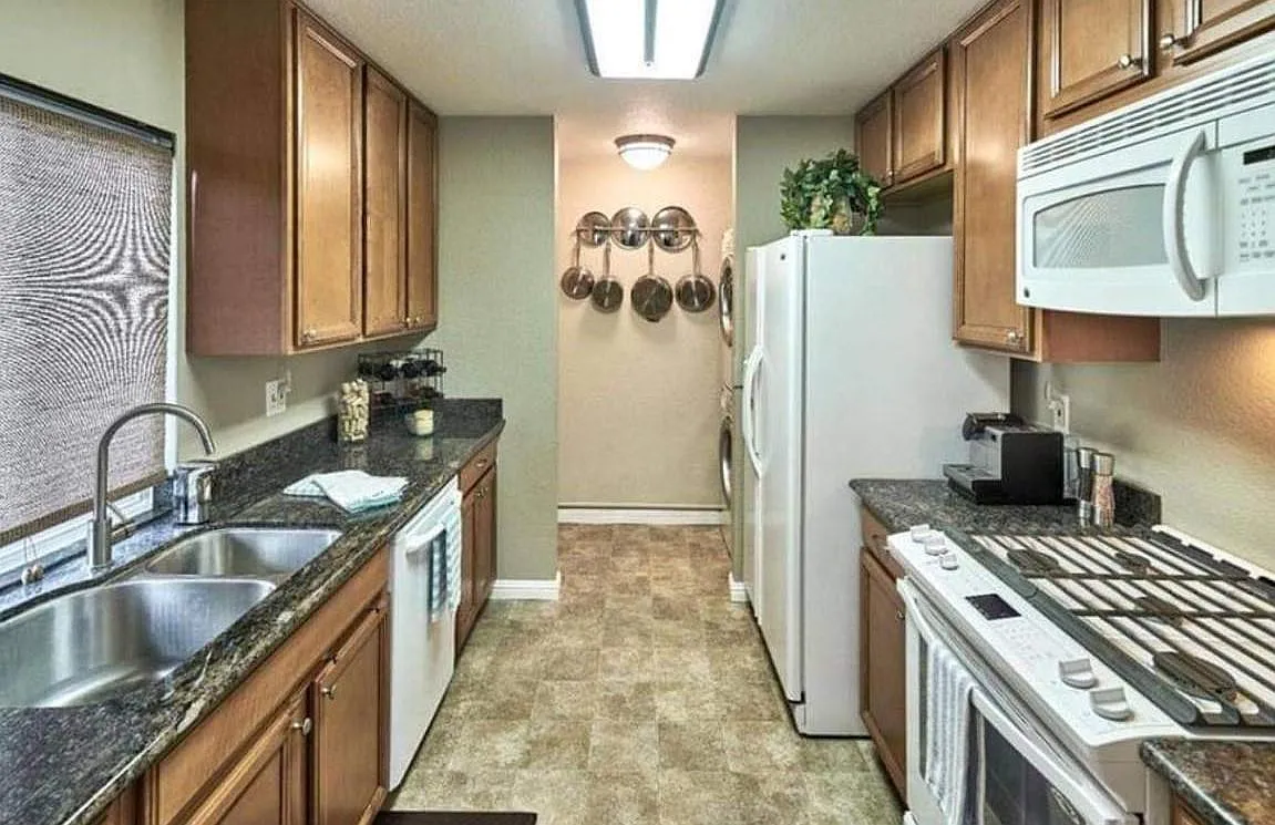 3 bed, 1.5 bath, 1164 sqft, $3,300 — Photo 3