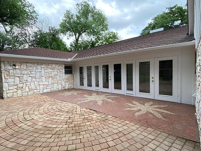 8708 Azalea Trl — Photo 11