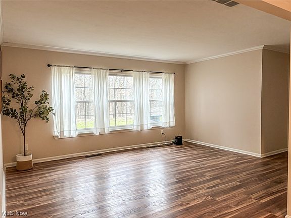 3rd image of 6930 Carriage Hill Dr APT 102