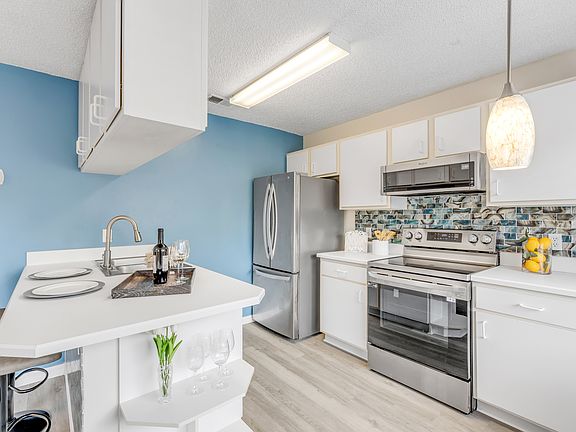 5th image of 1601 Big Tree Rd APT 807