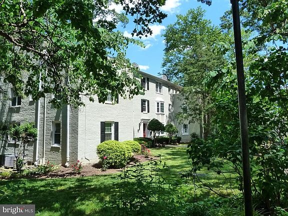 5th image of 700 S Arlington Mill Dr APT 303