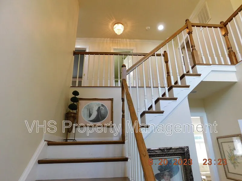 4 bed, 3.5 bath, 3445 sqft, $3,250 — Photo 3