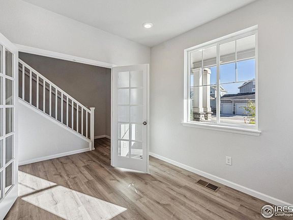5th image of 864 Hummocky Way