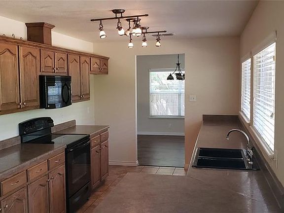 3rd image of 4022 Barlow Dr