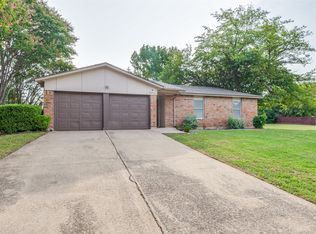 2046 Sheriff Dr, Grand Prairie, TX 75051