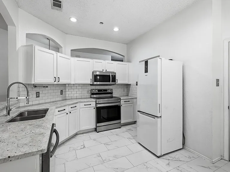 8816 Quarry Cir — Photo 9