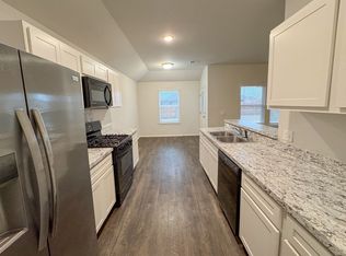 1109 S Appaloosa Ln, Mustang, OK 73064