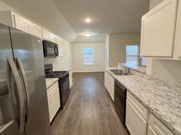 1109 S Appaloosa Ln, Mustang, OK 73064