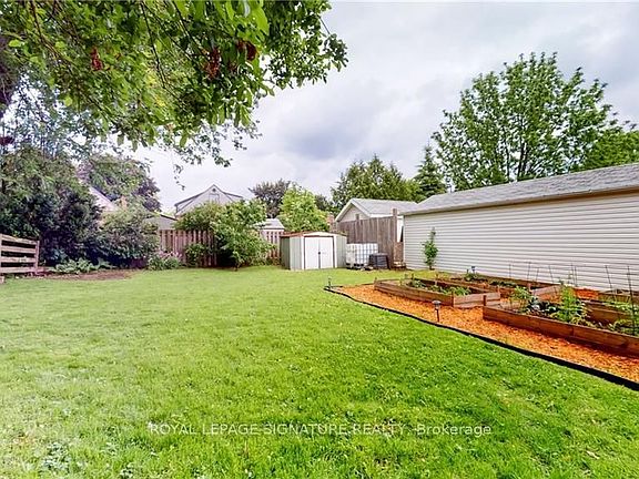 2nd image of 282 E 18th St