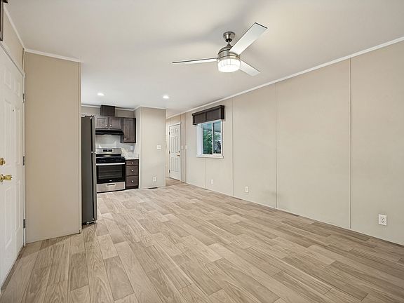 3rd image of 142 Cushing Way