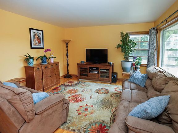 16613 division st-104