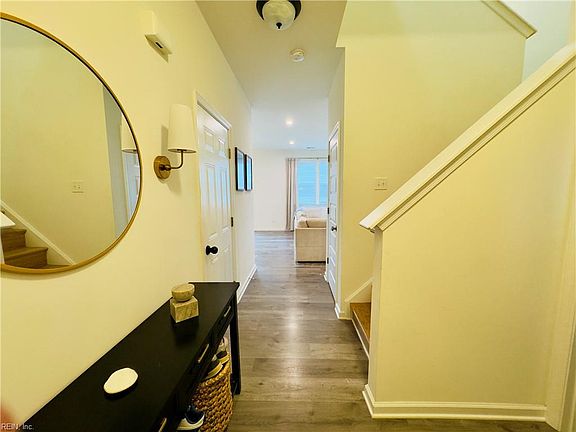 5th image of 101 Stephens Ct
