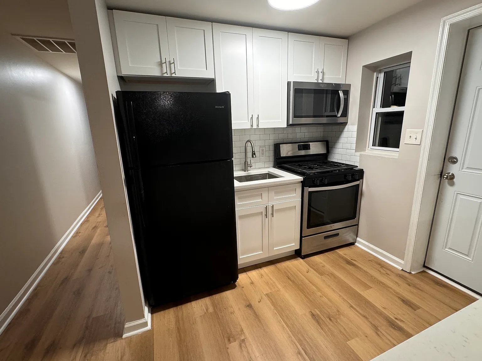 1129 Hessian Ave — Photo 4