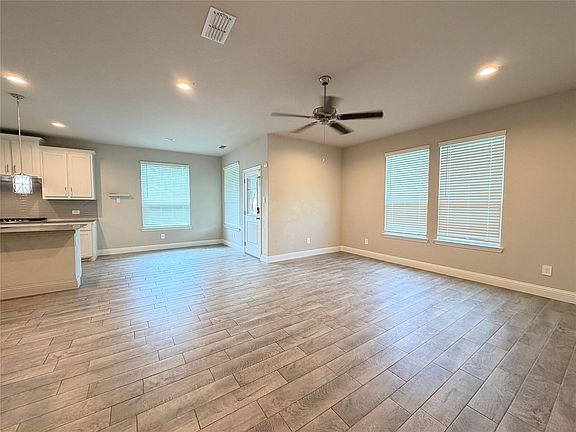 5th image of 1324 Razorbill Rd