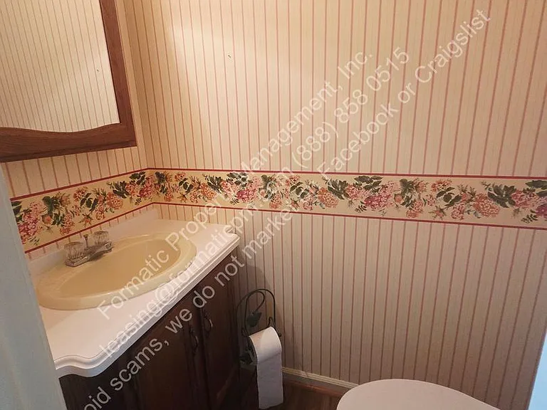 157 N Gates Ave — Photo 8