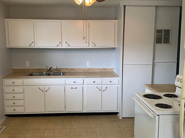 623 Virginia Ave — Photo 3