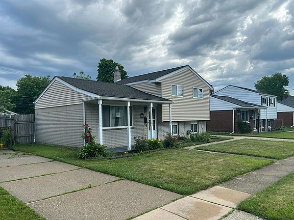 3rd image of 2535 Camel Dr