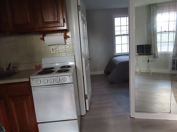 3rd image of 371 Main St Unit 4