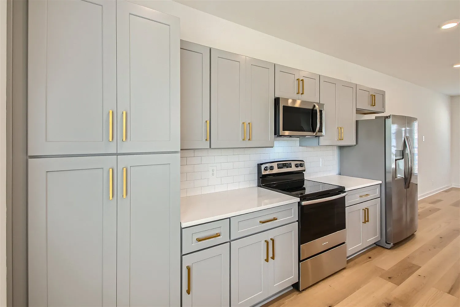 4 bed, 2.5 bath, 1834 sqft, $2,500 — Photo 4