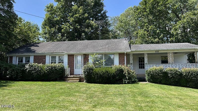 1st image of 633 Summit Dr