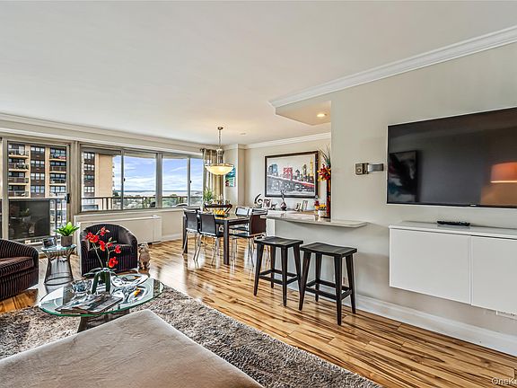 4th image of 18-15 215 Street #14 G