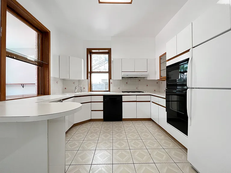 3726 N Lakewood Ave #1F — Photo 12