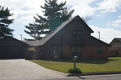 2nd image of 2806 Parkwood Dr