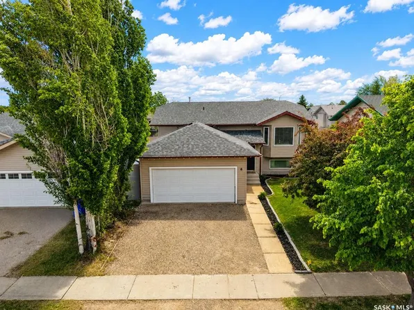6 DMYTERKO BAY, Prince Albert, SK S6V 8E8