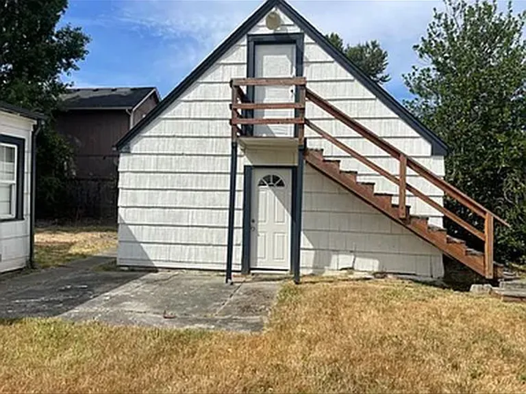 9419 Portland Ave E — Photo 2