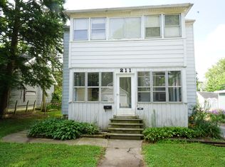 211 Edwards Ave LOWR 1, West Dundee, IL 60118